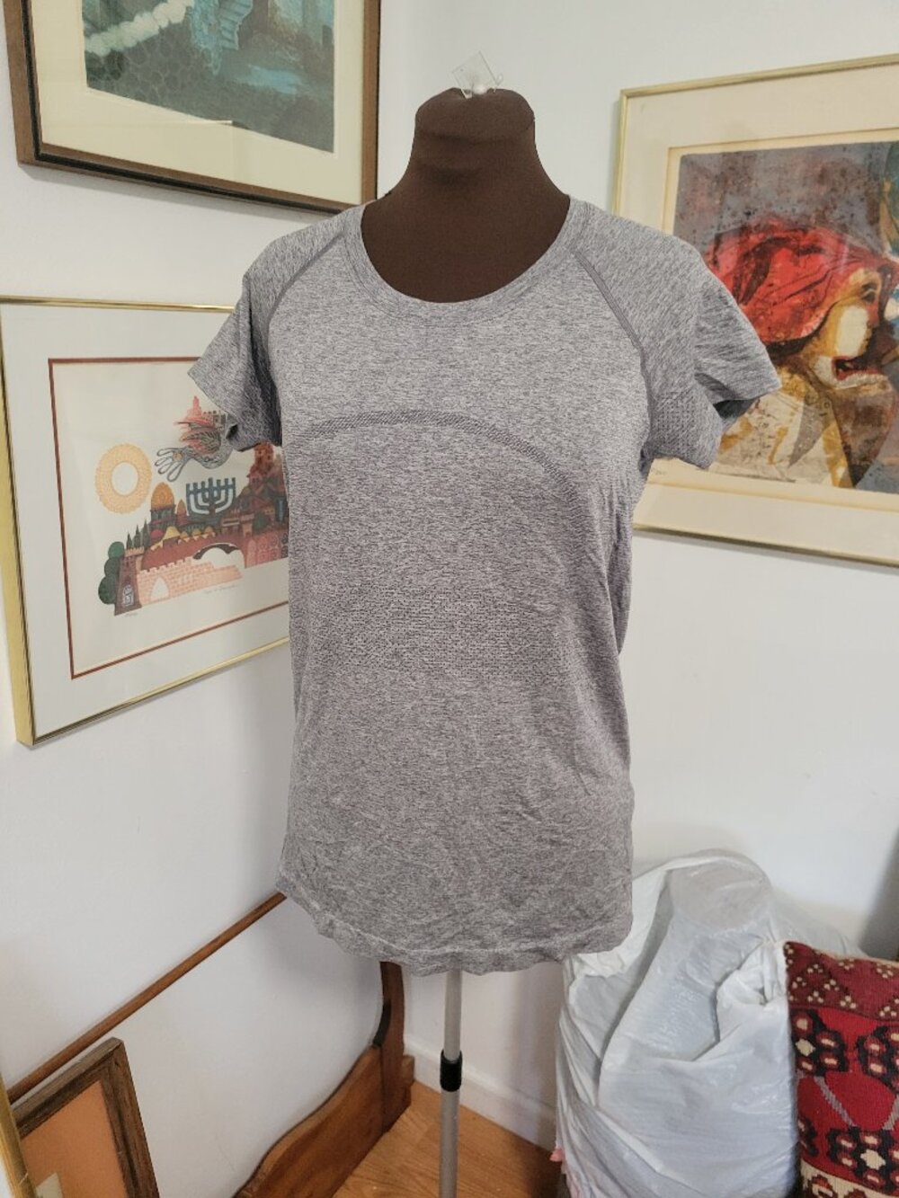 lululemon athletica Heather Gray Short Sleeve Tee